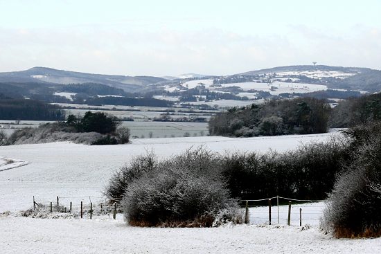 Schnee in der Nordeifel, Euskirchen-Kirchheim, Naherholungsgebiet Steinbachtalsperre