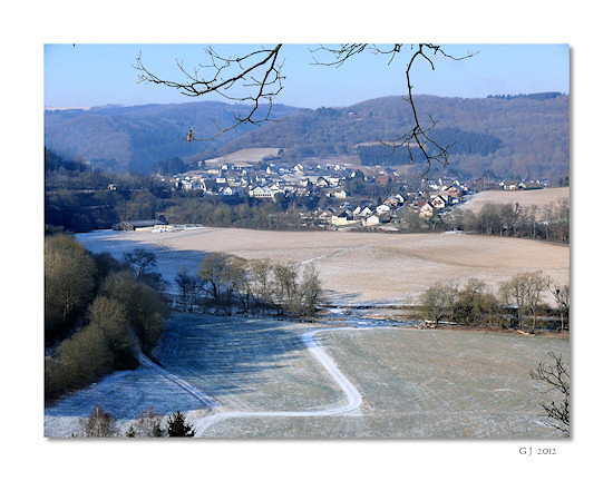 Zugefrorene Ahr bei Schuld