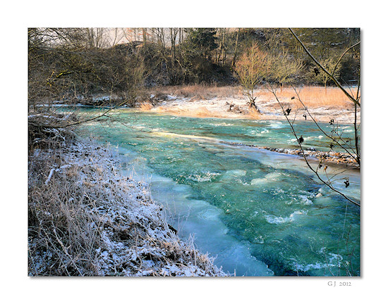 Zugefrorene Ahr bei Schuld