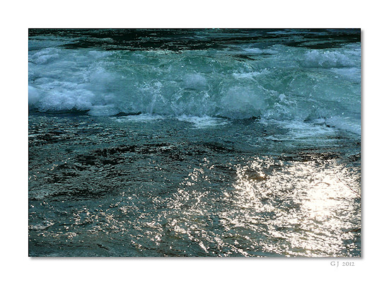 Zugefrorene Ahr bei Schuld