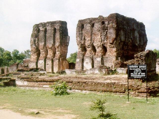 Ruinen in Anuradhapura (Sri Lanka)