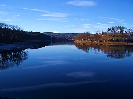 Foto: Steinbachtalsperre im Abendlicht