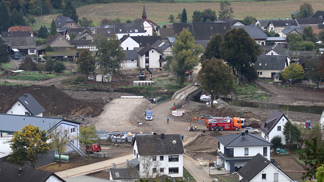 Insul, Ortskern mit Behelfs- und provisorischer Brücke am 15.10.2021