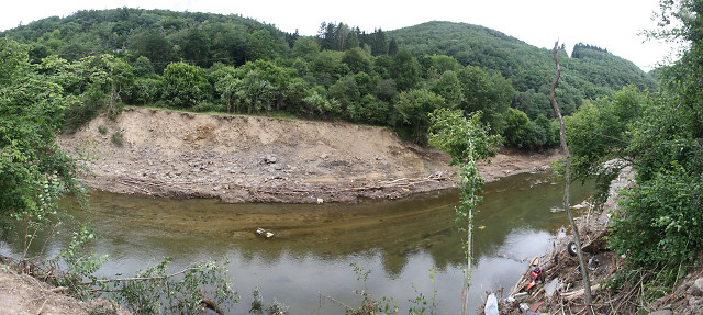 Weggeschwemmte Böschung bei Schuld