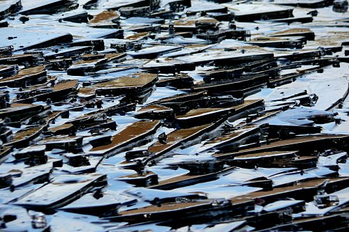 Eisschollen auf der Steinbachtalsperre, Euskirchen-Kirchheim, Naherholungsgebiet